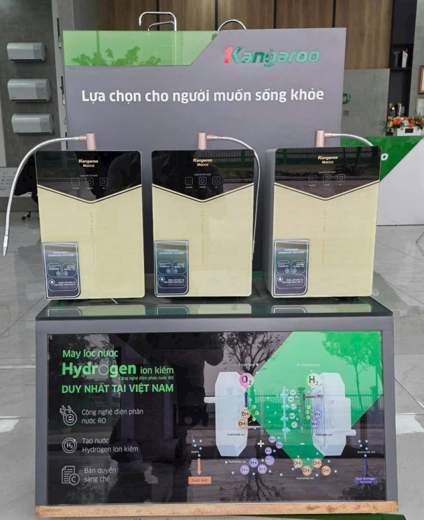 kangaroo trao tặng thiết bị học đường